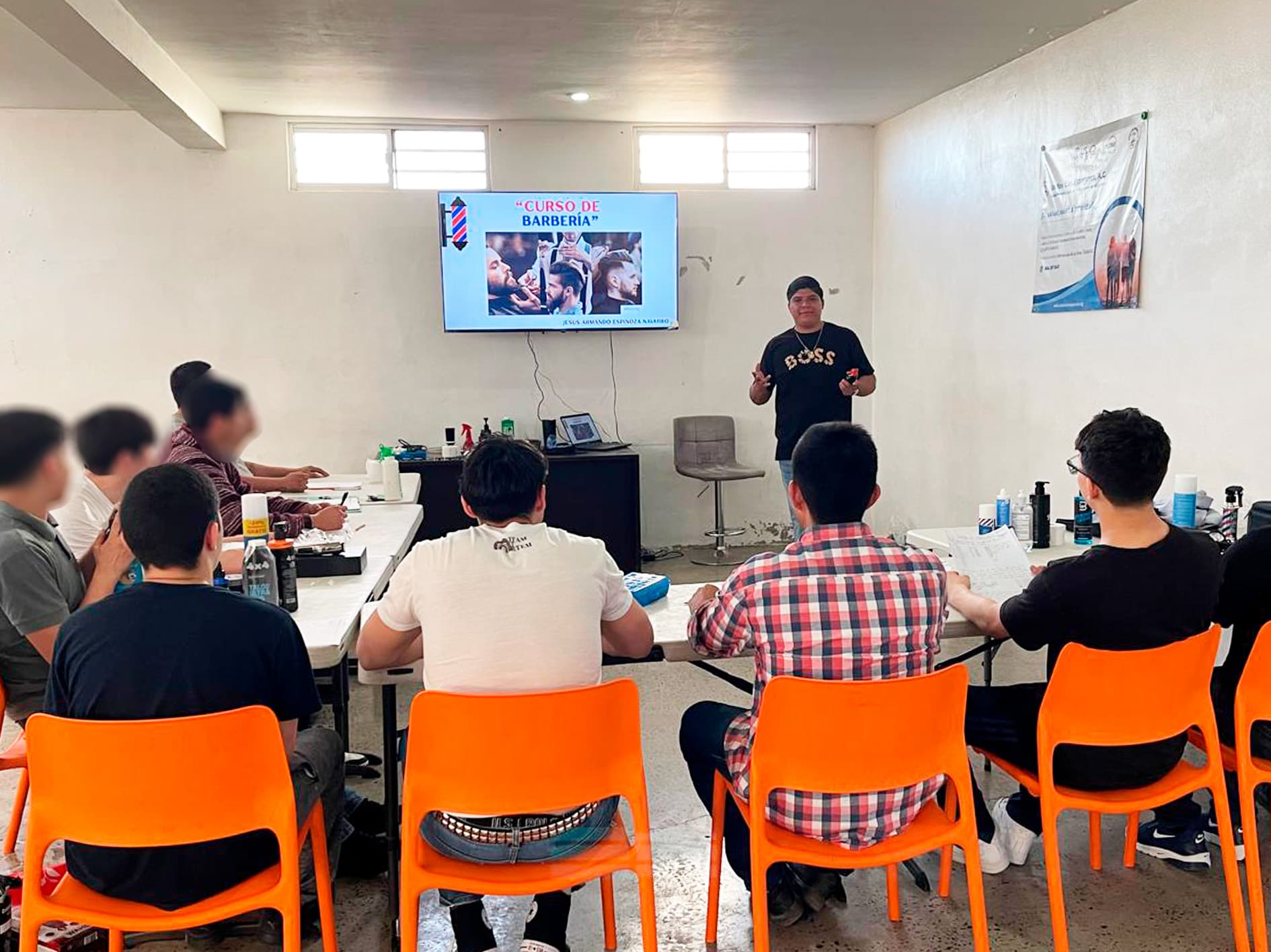 Talleres de Barbería en Unidos con Esperanza